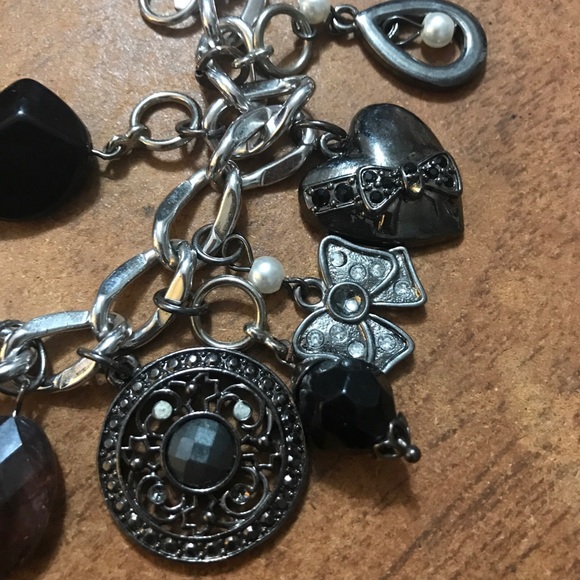 Vintage SilverTone Monet 13 Charm bracelet excellent condition Butterfly & pearl - Picture 5 of 11